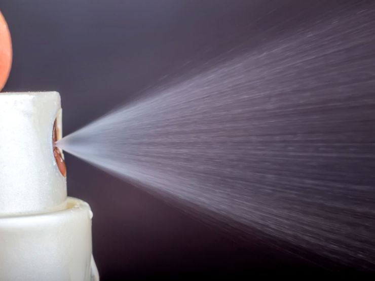 spray che spruzza
